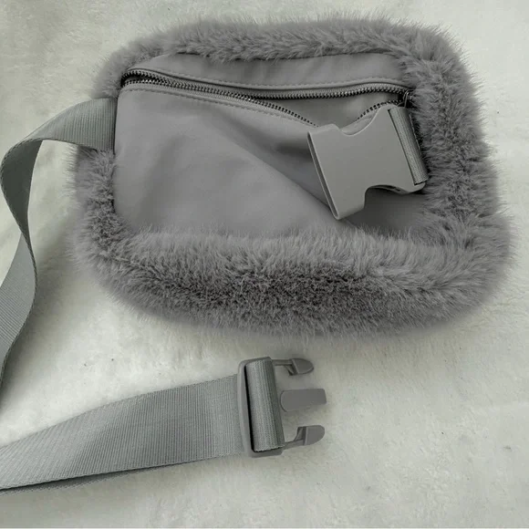 The Cashmere Project Faux Fur Fuzzy Belt Bag Fanny Pack Gray Siper Soft NEW